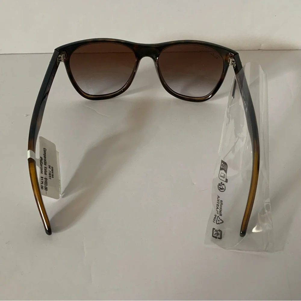 NWT. RAY-BAN 54mm Wayfarer Sunglasses